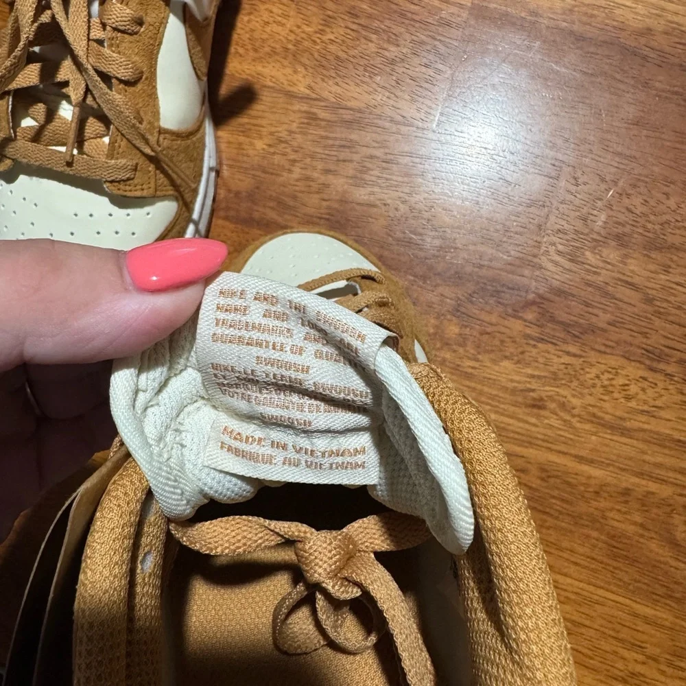 Nike Low-Top Sneakers in Wheat and Sail - Picture 6 of 11